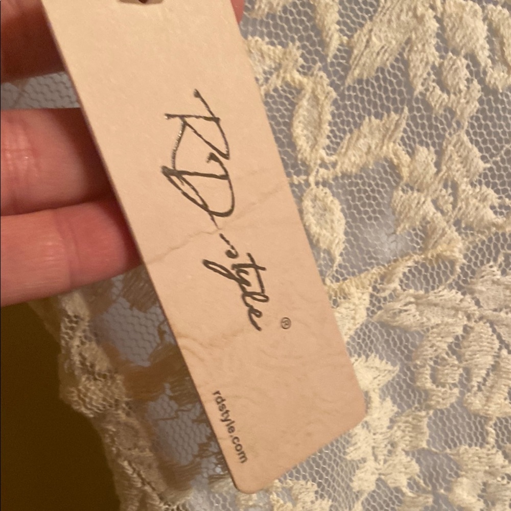 RD Style Cream Lace V-Neck Cap Sleeve Top - Picture 5 of 6